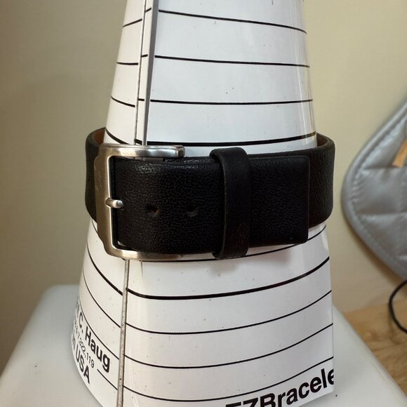 Kenneth Cole Mens Silver Watch With Black Leather Band Analog Date Display - Picture 4 of 12